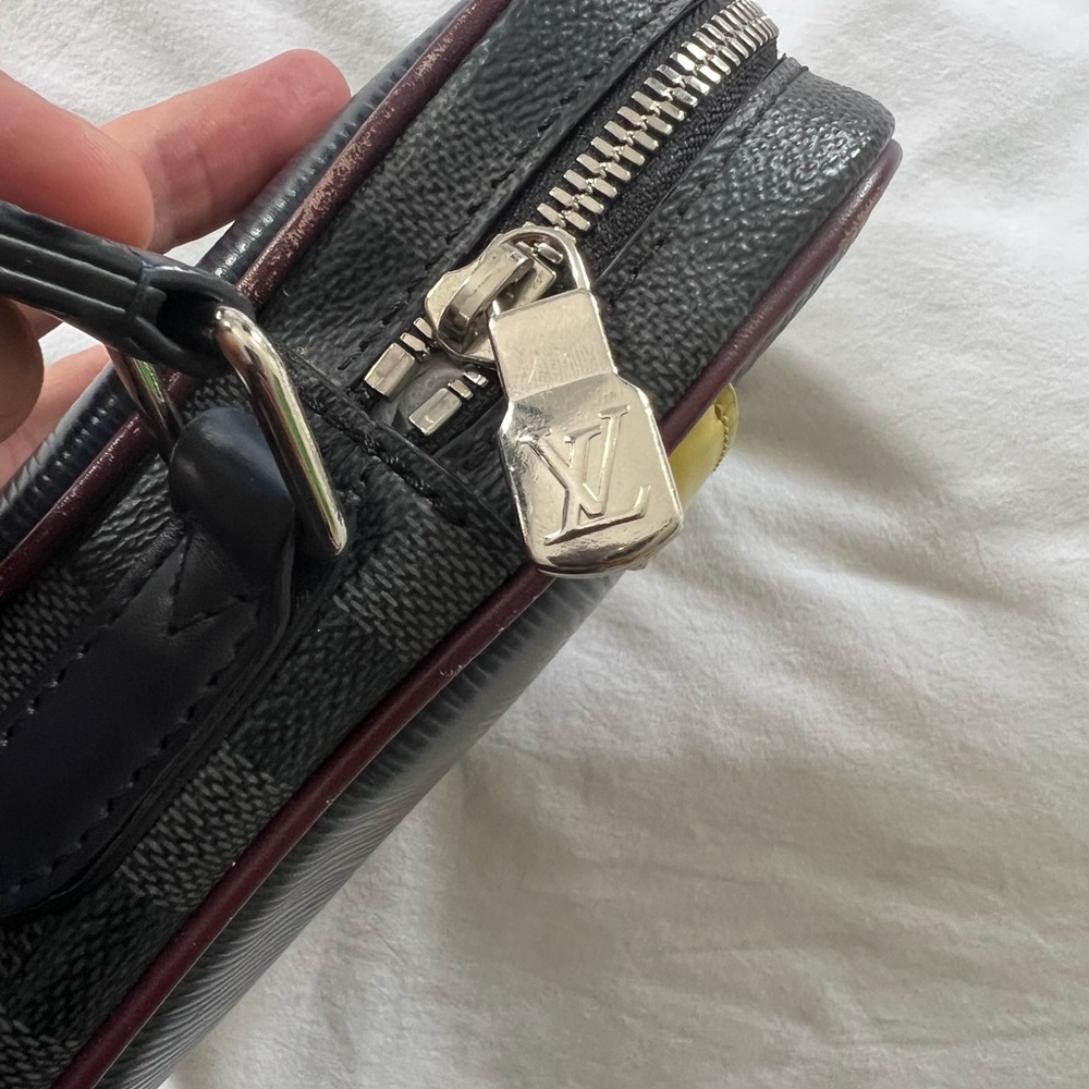 Louis Vuitton Danube PM Slim Bag - Picture 11 of 12